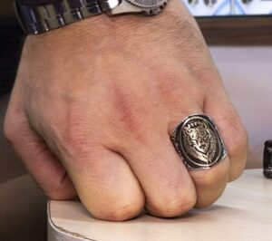 925 Ayar Gümüş Kurt Yüzüğü - Dayanıklı Tasarım ve Ayrıntılı Kurt Baş Detayı - Görsel 4