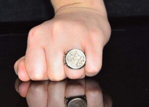 Erkekler için Sterlin Gümüş Yüzük - Davut Yıldızı Tılsımı ile Altın Detaylı Yazılar - Görsel 7