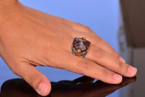 El Yapımı Sultanite Taşlı Yüzük, Gümüş Erkek Yüzüğü, Kartal Tasarımı - Dönüşüm ve Özgürlüğün Sembolü - Görsel 6