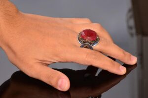 El Yapımı 925 Ayar Gümüş Erkek Yüzük, Gerçek Taşlı Yüzük, Aslan Tasarımı, Altın Kaplama Doğum Taşı Yüzüğü (Doğal Yakut) - Görsel 6