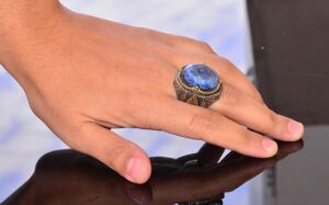 El Yapımı Vintage Tasarım Zümrüt Yüzük - 925 Ayar Gümüş Erkek Yüzük Altın Vurgularla (Sodalit) - Görsel 6