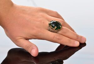 Erkekler için Orta Doğu Tasarımlı Yaratılmış Zümrüt Taşlı Yüzük, 925 Ayar Gümüş El Yapımı Vav Motifi, Şifa Kristali Takı - Görsel 6