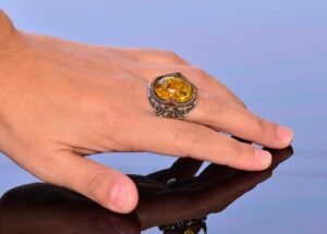 El Yapımı Doğal Olmayan Taş Yüzük - 925 Ayar Gümüş Erkek Takısı (Bal Amberi) - Görsel 6