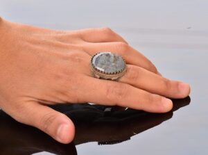 925 Ayar Gümüş Erkek Yüzük ile Doğal Labradorit Taşı - Detaylı Etnik Tasarım - El Yapımı Gümüş Yüzük - Görsel 6