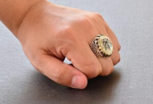 Erkekler için Sterlin Gümüş Yüzük - Doğal İnci Taşı ve Çift Başlı Kartal Tasarımı - Görsel 7