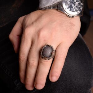 925 Ayar Gümüş Erkek Yüzük – Arapça Hat Sanatlı Dualı Kahverengi Doğal Taşlı Otantik Model - Görsel 3