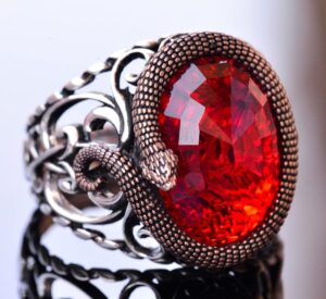 Şık Yılan Süslemeli 925 Ayar Gümüş Erkek Taş Yüzük Koleksiyonu - Çeşitli ve Canlı (Garnet Üretilmiş Taş) - Görsel 3