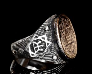 Erkekler için Sterlin Gümüş Yüzük - Davut Yıldızı Tılsımı ile Altın Detaylı Yazılar - Görsel 4