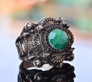 Camii Modelli Erkekler için Lüks 925 Ayar Gümüş Yüzük - Doğal Zümrüt Taşlı - Şık ve Görkemli Tasarım - Görsel 3