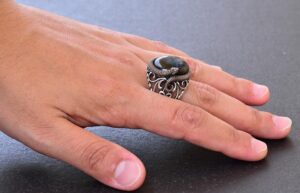 925 Ayar Katı Gümüş Erkek Yüzük - Doğal Labrodor Taşı ile El Yapımı Şıklık - Görsel 6