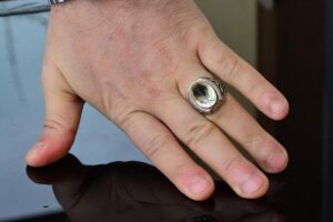 Erkekler için Sterling Gümüş Yüzük - Doğal Oval Sitrin Taşı ve Lale Motifli Tasarım - Görsel 6