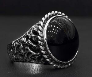 Erkekler için 925 Ayar Gümüş Yüzük - Doğal Oniks Taşı ile Cesur ve Şık Tasarım - Görsel 4