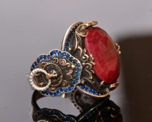 El Yapımı 925 Ayar Gümüş Erkek Yüzük, Gerçek Taşlı Yüzük, Aslan Tasarımı, Altın Kaplama Doğum Taşı Yüzüğü (Doğal Yakut) - Görsel 4