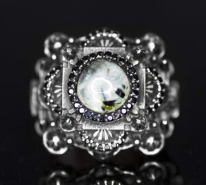 Erkekler için Lüks 925 Ayar Gümüş Yüzük, Doğal Prehnit Jade Taşı - Şık ve Görkemli Tasarım - Görsel 3