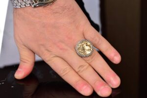 Erkekler için Sterlin Gümüş Yüzük - Antik Madeni Para Tasarımı ile Yunan Tanrısı Motifi - Görsel 6