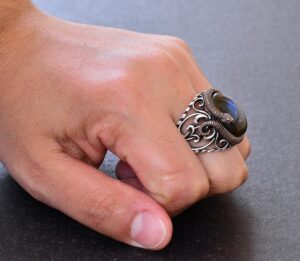 925 Ayar Katı Gümüş Erkek Yüzük - Doğal Labrodor Taşı ile El Yapımı Şıklık - Görsel 7