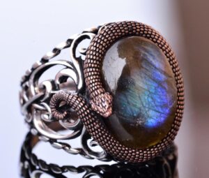 925 Ayar Katı Gümüş Erkek Yüzük - Doğal Labrodor Taşı ile El Yapımı Şıklık - Görsel 3