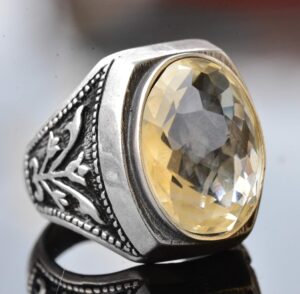 Erkekler için Sterling Gümüş Yüzük - Doğal Oval Sitrin Taşı ve Lale Motifli Tasarım - Görsel 3