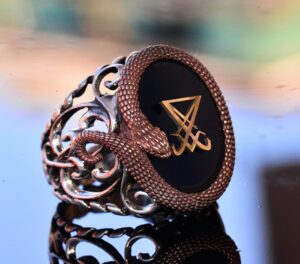 925 Ayar Gümüş Erkek Yüzük - Yapay Oniks Taşı - Yılan Tasarımı - İmza Yüzüğü (Lusifer) - Görsel 3