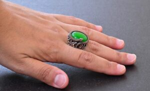 Zarif Yılan Süslemeli 925 Ayar Gümüş Erkek Taş Yüzük Koleksiyonu - Çeşitli ve Canlı (Jade Kedi Gözü Yapay Taş) - Görsel 6