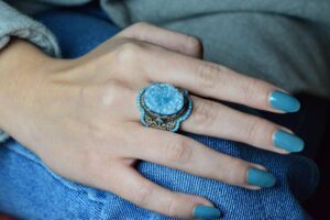 El Yapımı 925 Ayar Gümüş Erkek Yüzük ile Doğal Taş - Kültürel Tasarım (Mavi Drusy Kristali) - Görsel 6