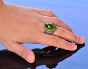 El Yapımı Gümüş Erkek Yüzük | Yeşil Yapay Peridot Taşı | Yenilenme ve Refah Tasarımı - Görsel 6