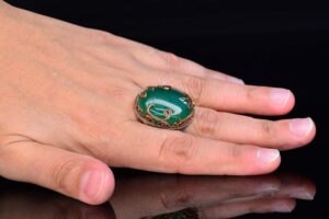El Yapımı Gümüş Erkek Yüzük | Doğal Yeşil Jade Taşı | Uyum ve Refah Tasarımı - Görsel 6