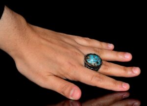 El Yapımı Sterlin Gümüş Erkek Yüzük | Doğal Turkuaz Taşı | Cesur ve Toprak Tonlarında Tasarım - Görsel 6