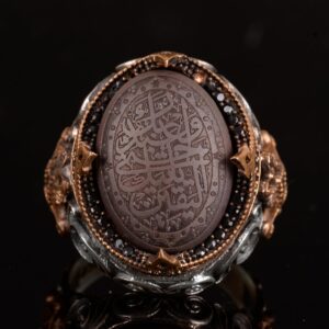 925 Ayar Gümüş Erkek Yüzük – Arapça Hat Sanatlı Dualı Kahverengi Doğal Taşlı Otantik Model - Görsel 2