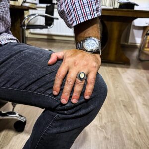 Kişiselleştirilebilir Monogram Oniks Taşlı Yüzük - 925 Ayar Gümüş Kişisel Yüzük Erkekler İçin - Görsel 3