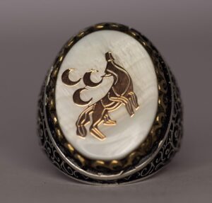 Erkekler için 925 Ayar Gümüş Yüzük - Kurt ve Hilal Sembolü ile Süslenmiş ve Doğal Taşlar ile Bezenmiş - Görsel 4