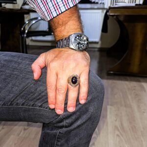 Erkekler için 925 Ayar Gümüş Yüzük - Doğal Yıldız Granat Taşı ile El Yapımı Vintage Tasarım, Ayrıntılı Kırmızı Taş Vurguları ile - Görsel 3