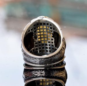 El Yapımı 925 Ayar Gümüş Erkek Yüzük ile Gerçek Sarı Safir Taşı - Detaylı Osmanlı Mühür Yüzük Tasarımı - Özel Ayar Gümüş Yüzük - Görsel 5