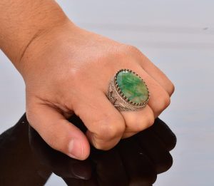 El Yapımı 925 Ayar Gümüş Erkek Yüzük - Gerçek Zümrüt Taşı - Karmaşık Osmanlı Tasarımı - İmza Yüzük - Görsel 7