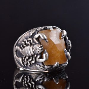 El Yapımı 925 Ayar Gümüş Yüzük, Gerçek Doğal Sarı Safir Taşı ve Akrep Tasarımı - Erkekler İçin Takı - Görsel 3