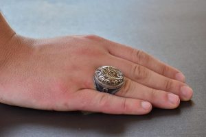 El Yapımı Ceviz Oymalı Gümüş Taş İşlemeli - Ayar Gümüş Erkek Yüzük - Görsel 8