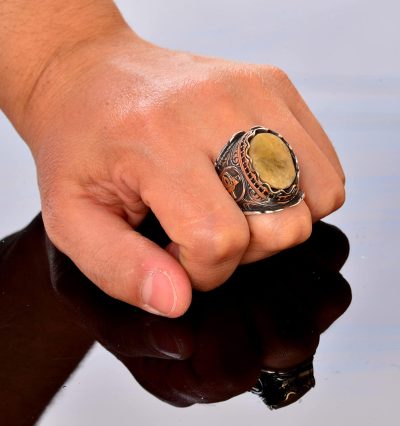 El Yapımı 925 Ayar Gümüş Erkek Yüzük ile Gerçek Sarı Safir Taşı - Detaylı Osmanlı Mühür Yüzük Tasarımı - Özel Ayar Gümüş Yüzük - Görsel 7