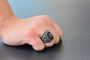 Doğal Granat Taşlı Yüzük - Lily Desenli Erkek Yüzüğü - 925 Ayar Sterlin Gümüş Tasarım - Görsel 7