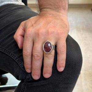 Erkek İslami Yüzük, Kırmızı Safir Taşı ile El Yapımı 925 Ayar Gümüş Takı - Tutku, Koruma ve Ruhsallığın Sembolü - Görsel 3