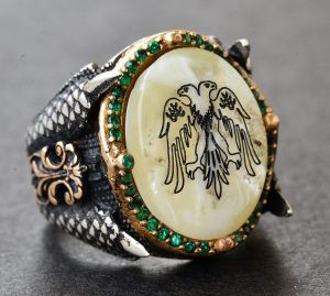 Erkekler için Gümüş İki Başlı Kartal Yüzüğü - İnci ile Yeşil Taşlar - Görsel 3