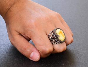 925 Ayar Katı Gümüş Erkek Yüzük - Doğal Taşlarla El Yapımı Şıklık (Sarı Ağaç Taşı) - Görsel 7