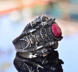 Erkekler için Lüks 925 Ayar Gümüş Yüzük - Yakut Taşlı - Zarif ve Görkemli Tasarım - Görsel 4