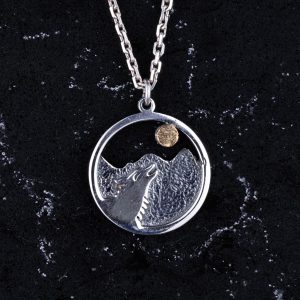 925 Ayar Gümüş Uluyan Kurt Kolye, Dağ ve Ay Tasarımı, Hayvan Severler için Doğa İlhamlı Takı - Görsel 3