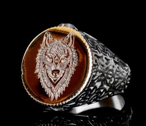 Erkekler için Gümüş Yüzük - Kurt Başı Tasarımı ve Altın Vurgu ile - Görsel 5