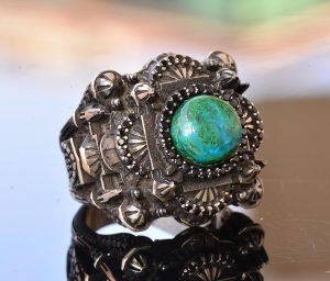 Erkekler için Lüks 925 Ayar Gümüş Yüzük - Krysokolla Taşı ile Şık ve Görkemli Tasarım - Görsel 3