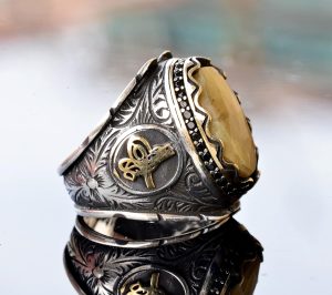 El Yapımı 925 Ayar Gümüş Erkek Yüzük ile Gerçek Sarı Safir Taşı - Detaylı Osmanlı Mühür Yüzük Tasarımı - Özel Ayar Gümüş Yüzük - Görsel 4