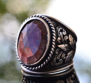 Doğal Granat Taşlı Yüzük - Lily Desenli Erkek Yüzüğü - 925 Ayar Sterlin Gümüş Tasarım - Görsel 3