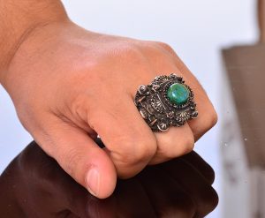 Erkekler için Lüks 925 Ayar Gümüş Yüzük - Krysokolla Taşı ile Şık ve Görkemli Tasarım - Görsel 7