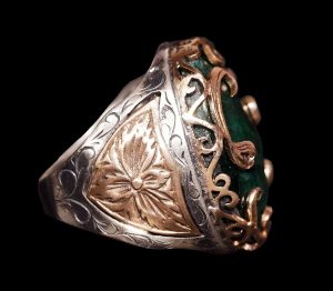 925 Ayar Gümüş Erkek Yüzük - Doğal Olmayan Zümrüt Taşı ile Çelik Kalem İşçiliği - El Yapımı Tasarım - Görsel 4