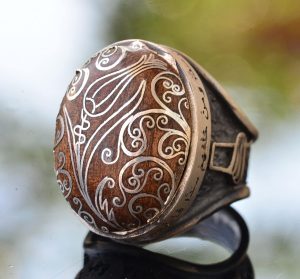 El Yapımı Ceviz Oymalı Gümüş Taş İşlemeli - Ayar Gümüş Erkek Yüzük - Görsel 3